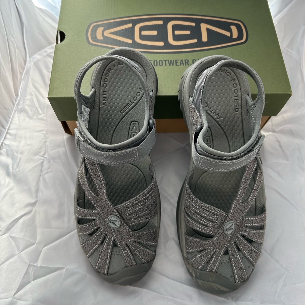 Women’s keen sandals 7.5